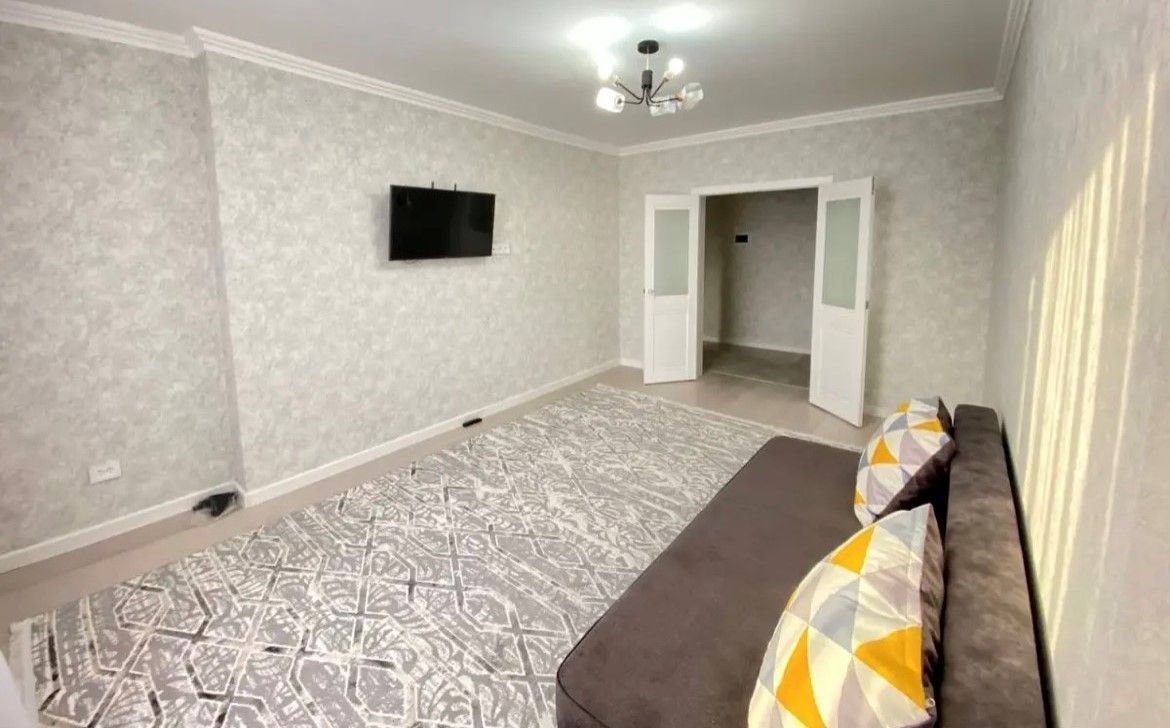 1 bedroom apartment + hall in the center of astana, Flat for rent in