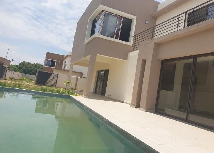 Chic villa f4 for sale in mandrosoa ivato ref 7002, House for sale in