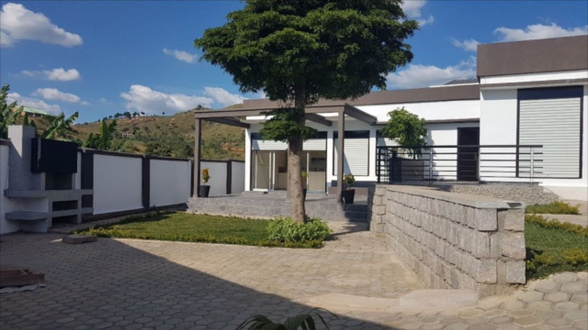 Chic villa f6 for sale in ambatobe, House for sale in Antananarivo