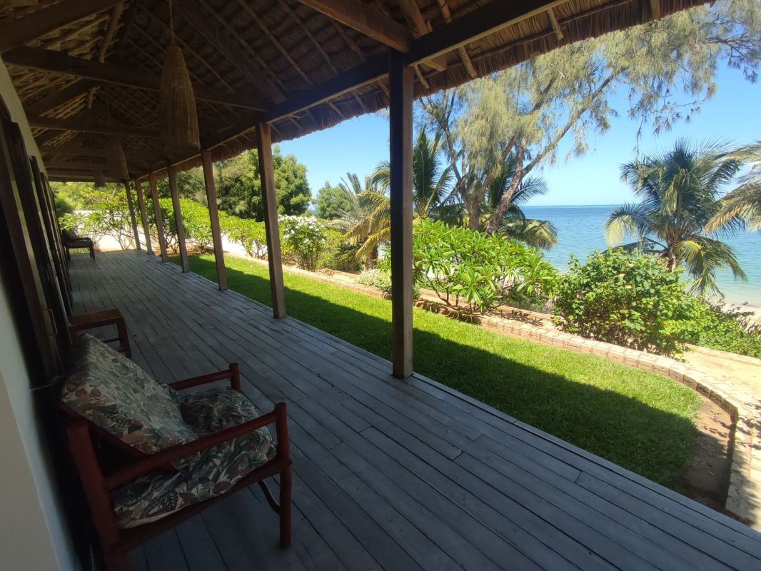Beautiful beachfront property for sale, direct beach access, mangily