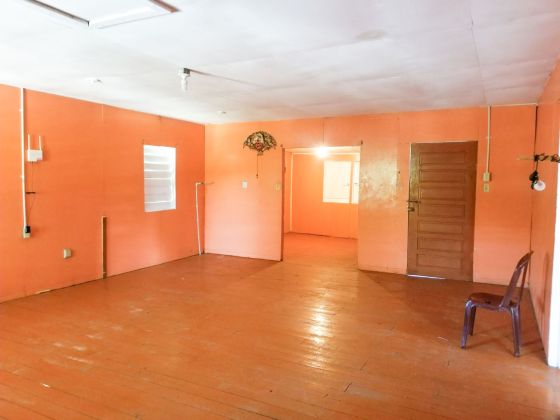 Casa y Lote en Venta en el Centro de Hopkins Village