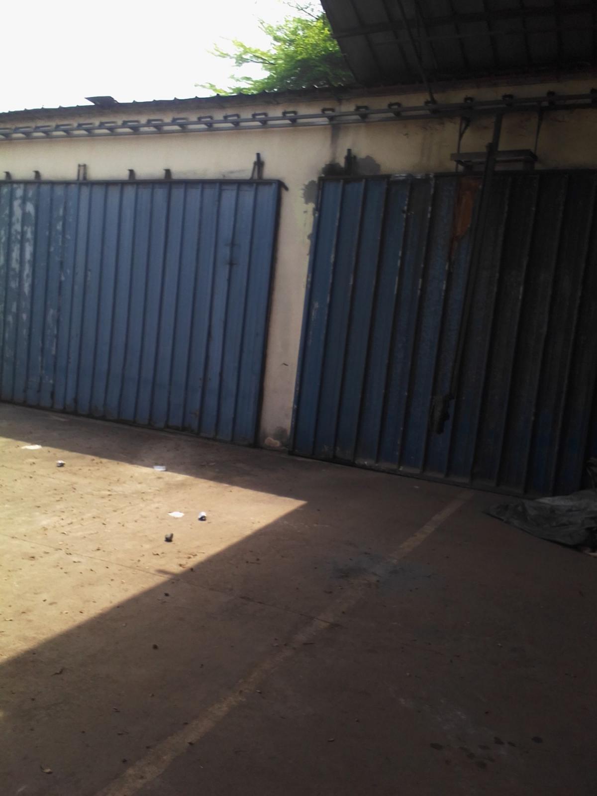 Location entrepots 500 m2 à Yopougon- zone industrielle