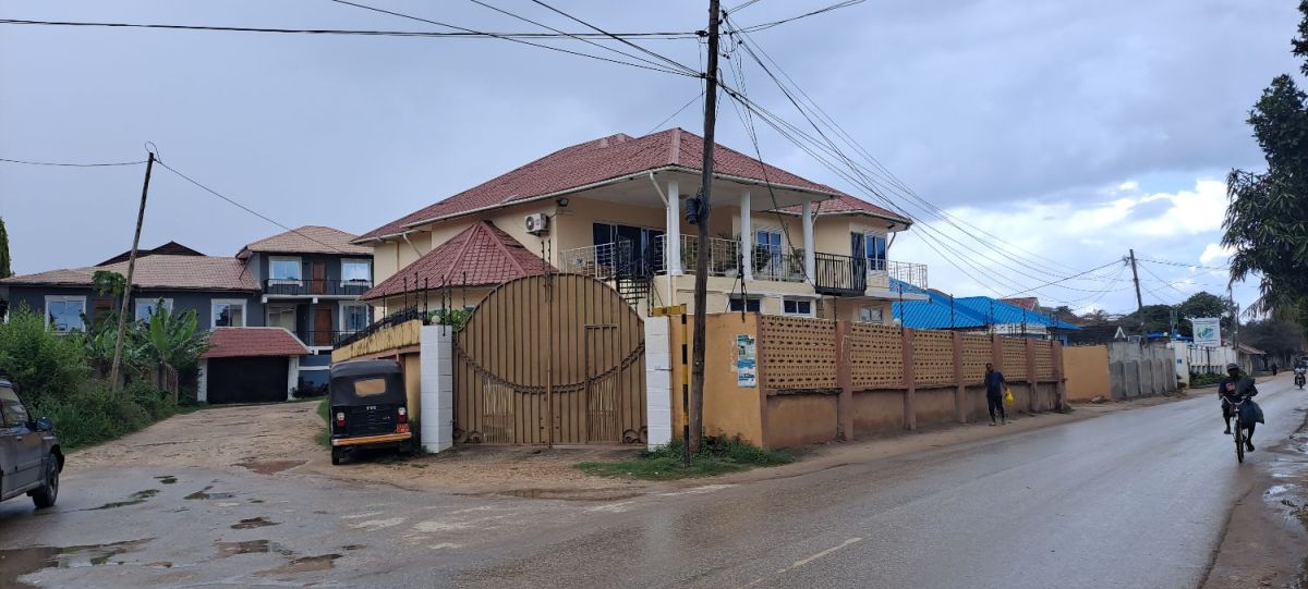 Zanzibar villa for sale kiembe samaki region 4 bedrooms 700 sqm