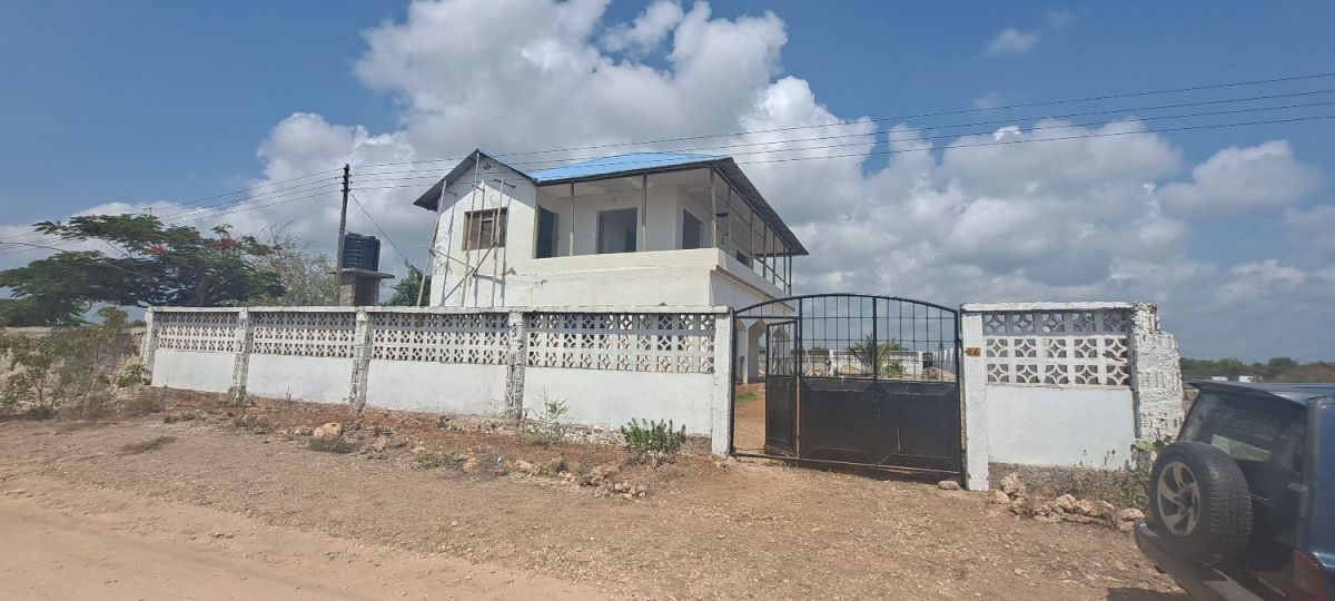 Zanzibar house for sale makanduchi region 6 bedrooms [1,250 sqm