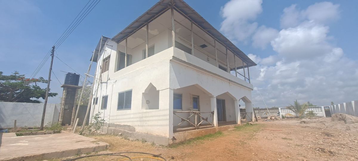 Zanzibar house for sale makanduchi region 6 bedrooms [1,250 sqm