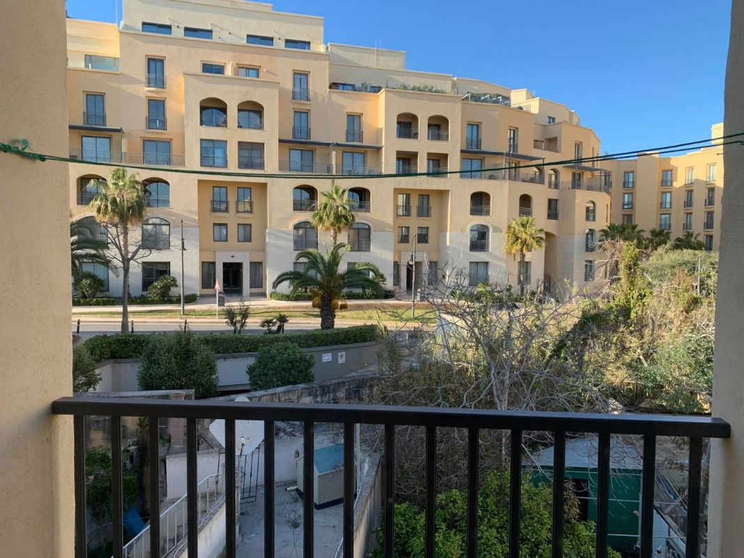 One of kind 1 bedroom penthouse in st julians, Flat for rent Sliema