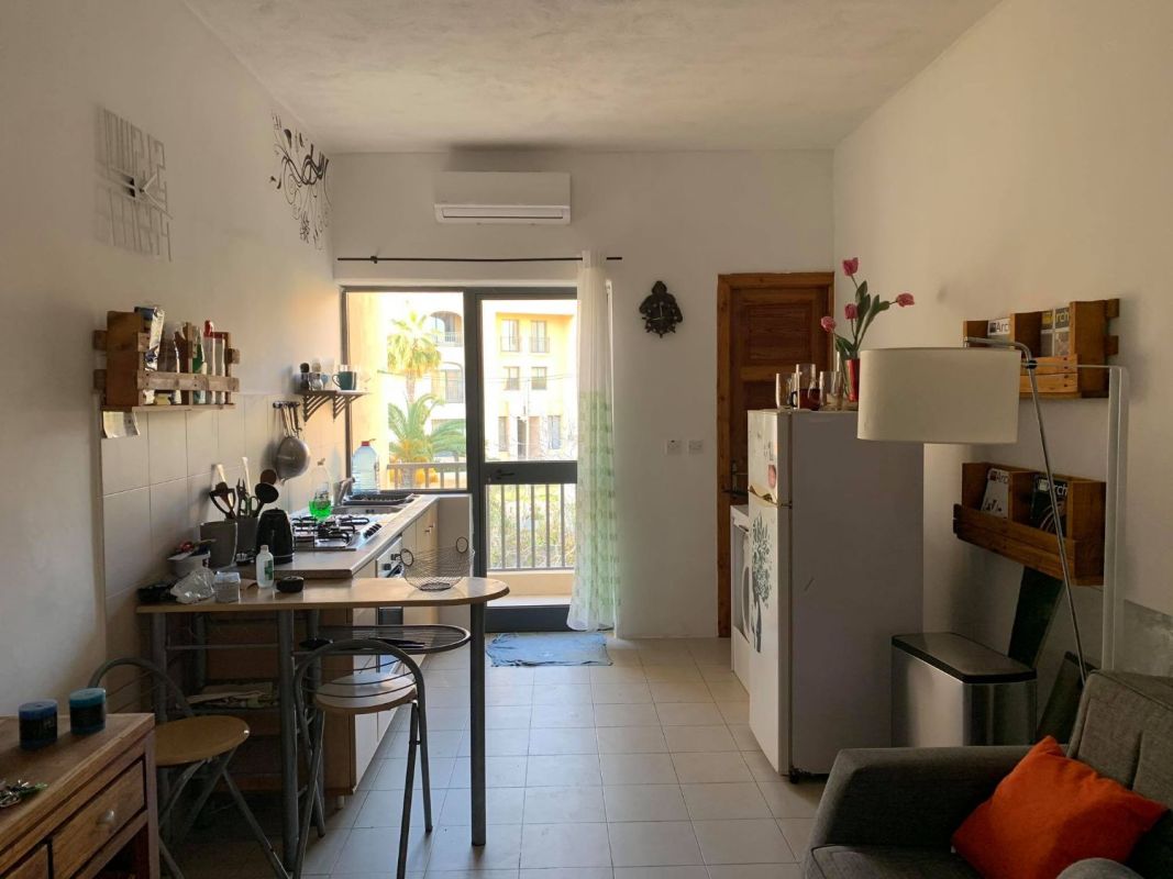 One of kind 1 bedroom penthouse in st julians, Flat for rent Sliema