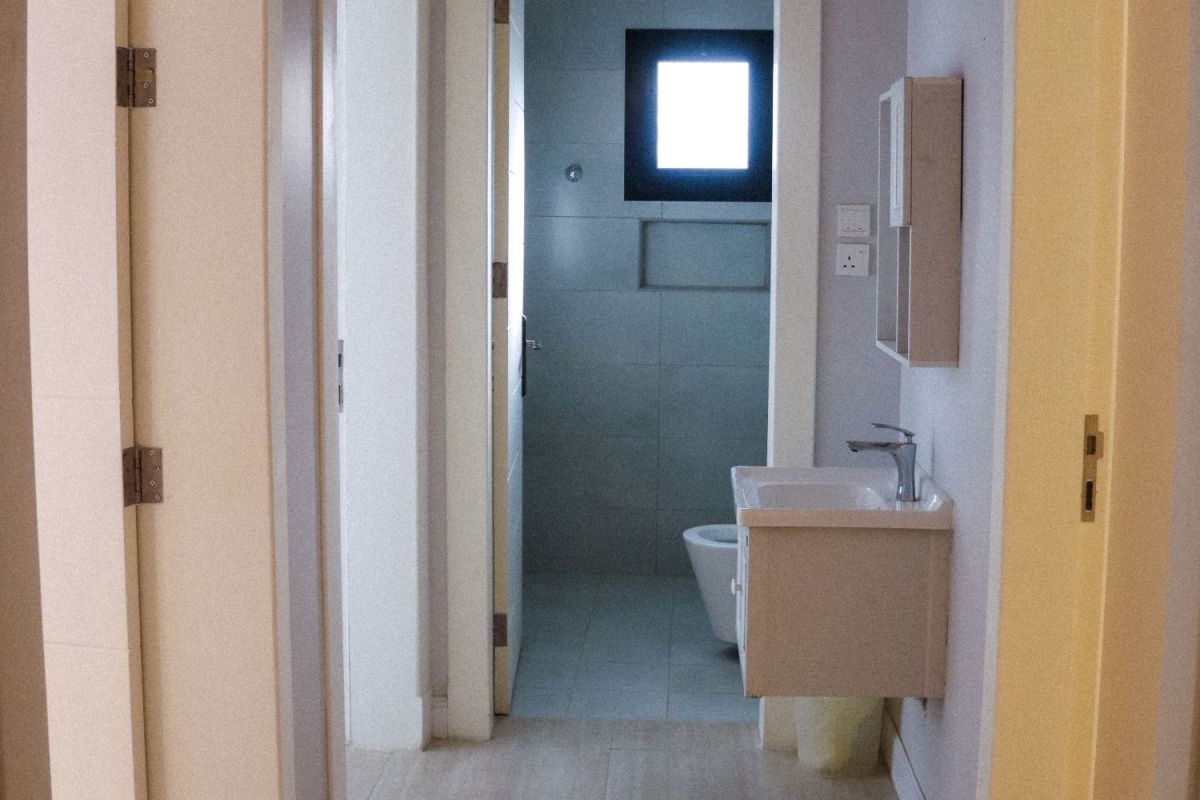 Furnished ground floor apartment with private entrance, private parking