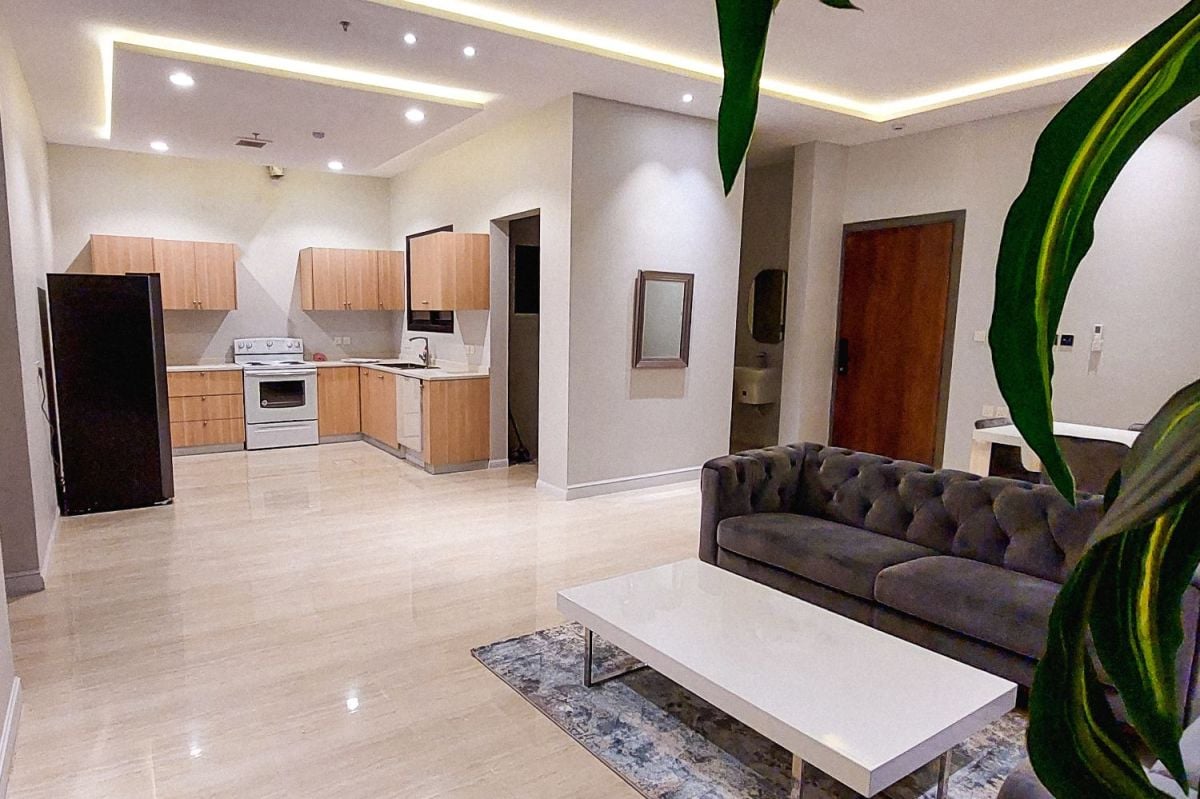 Furnished ground floor apartment with private entrance, private parking