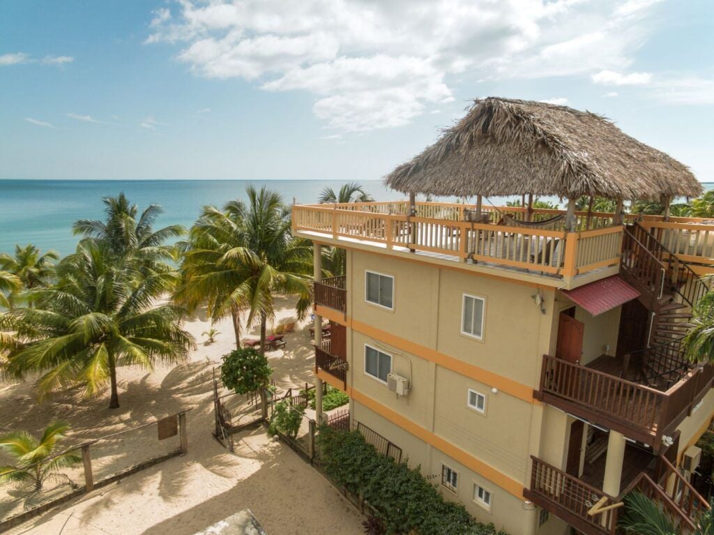 Beautiful earning beach front guest house in hopkins, Guest