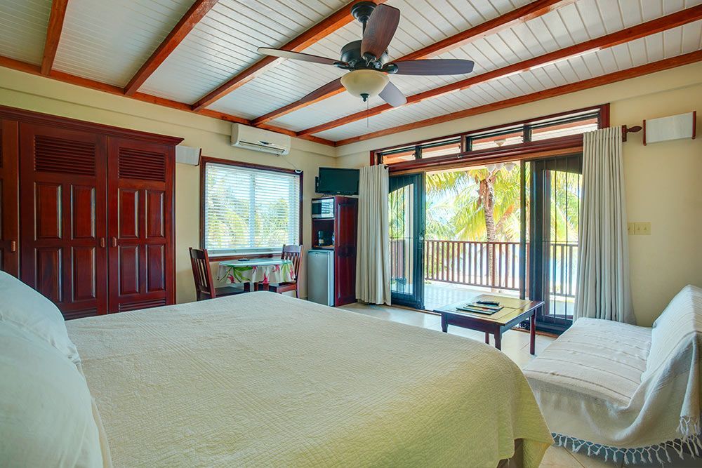 Beautiful earning beach front guest house in hopkins, Guest