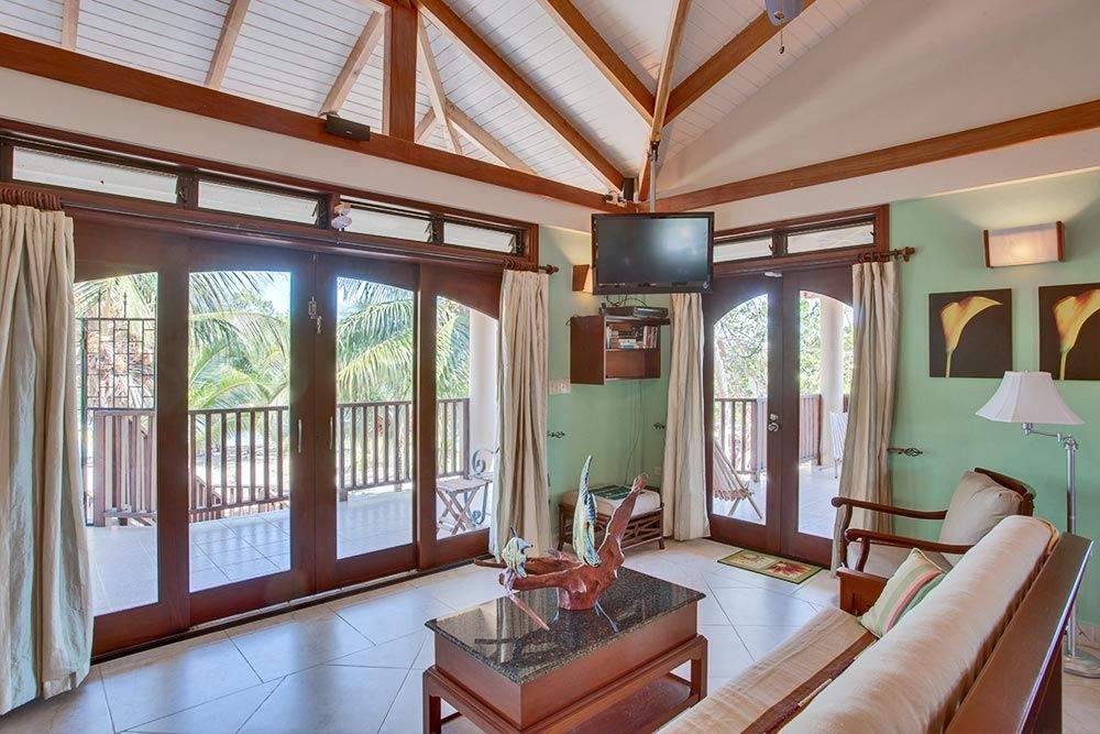 Beautiful earning beach front guest house in hopkins, Guest