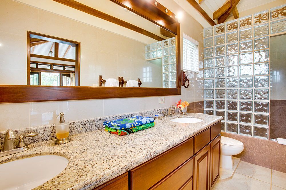 Beautiful earning beach front guest house in hopkins, Guest