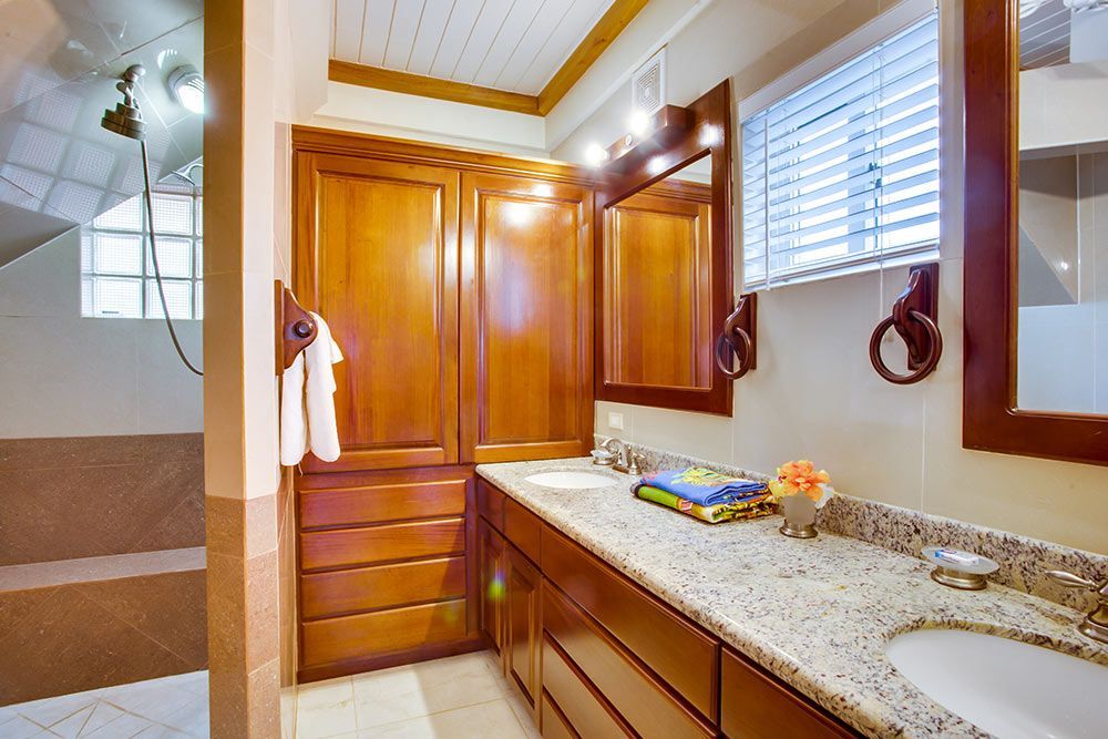 Beautiful earning beach front guest house in hopkins, Guest