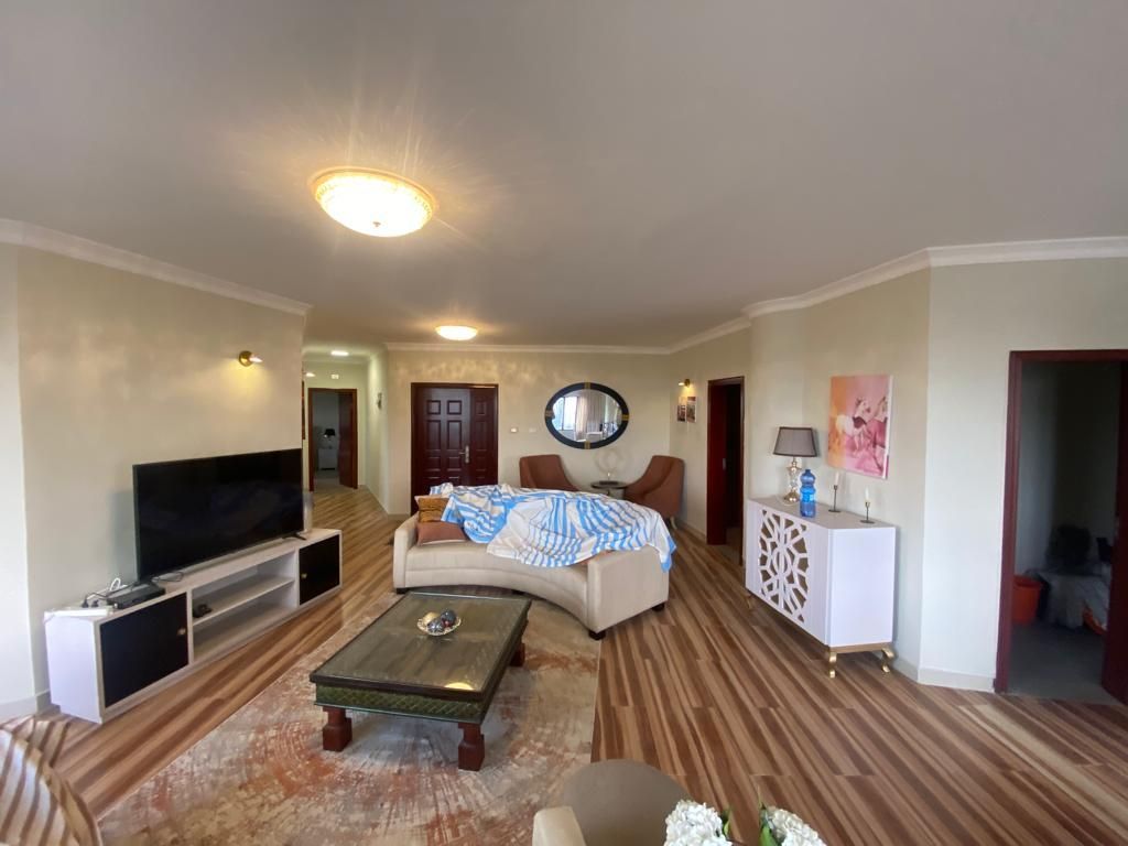 Beautifully furnished 3bd 2bth upper floor apartment, Flat for rent in