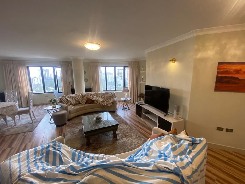 Beautifully furnished 3bd 2bth upper floor apartment, Flat for rent in