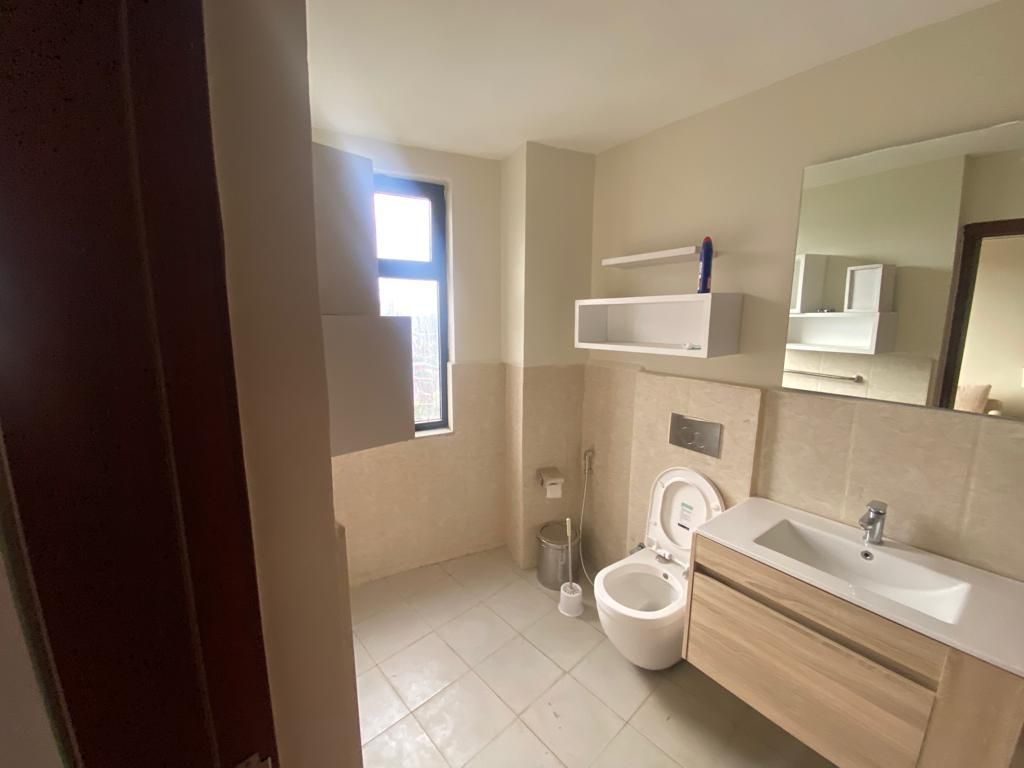 Beautifully furnished 3bd 2bth upper floor apartment, Flat for rent in