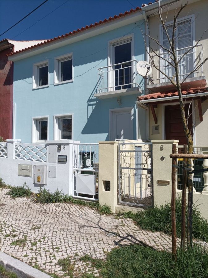 5 bedroom furnished house to rent with terrace and garden in a quiet