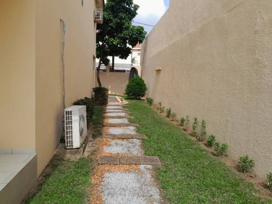 Belle villa duplexe 07 pièces à Cocody