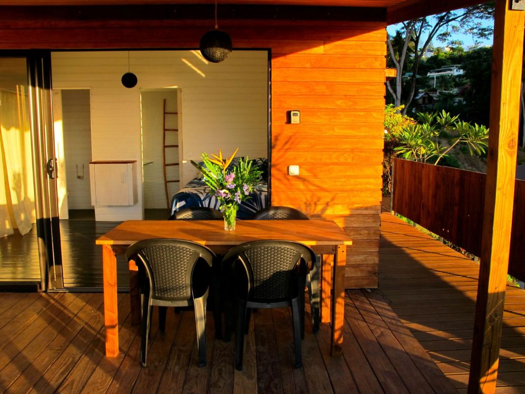 Aito bungalow with panoramic views of the pacific ocean in tahiti