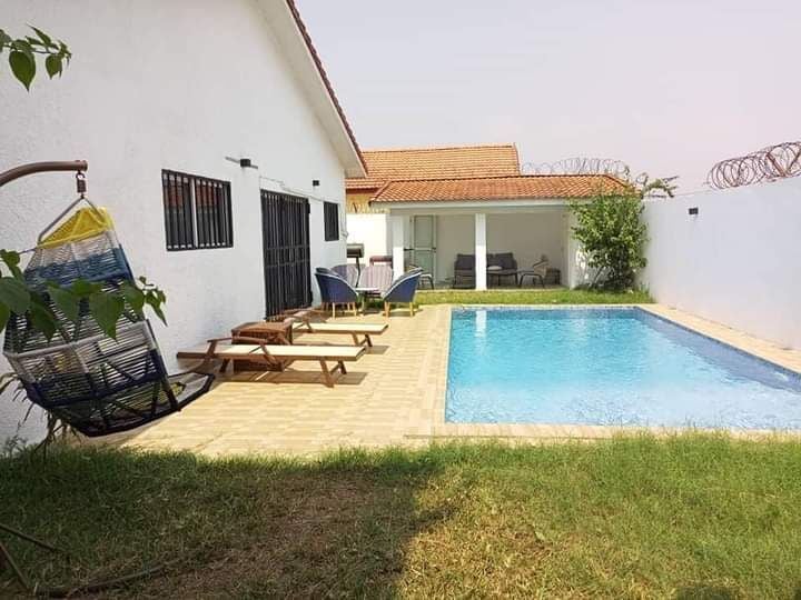 Vente d'une villa basse de 05 pièces à grand bassam cité modeste