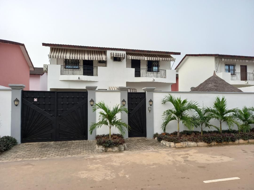 Proprietaire direct vends maison sur grand bassam, Maison à vendre