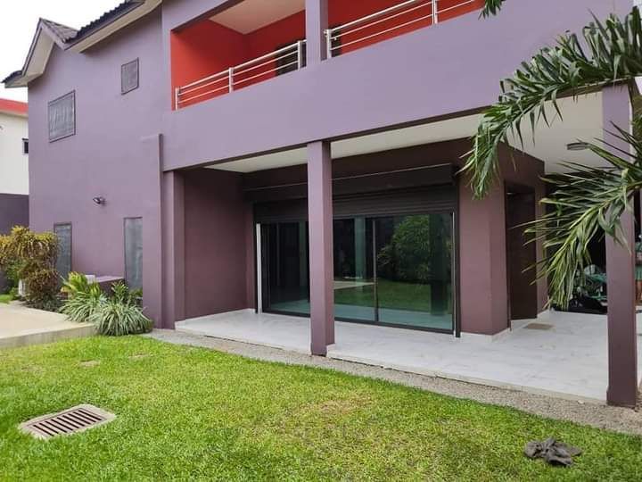 Rental of a 7room duplex in cocody riviera 4 in an ieces city, House for rent in Abidjan Ivory