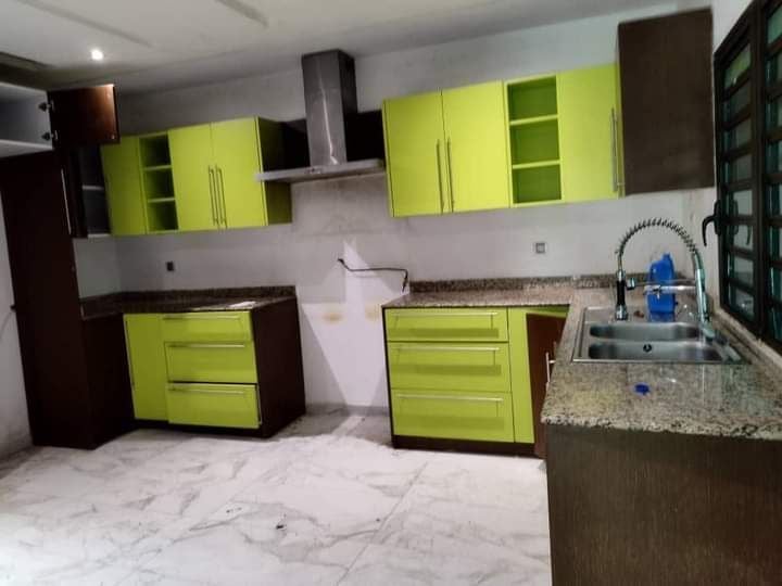 Rental of a 7room duplex in cocody riviera 4 in an ieces city, House