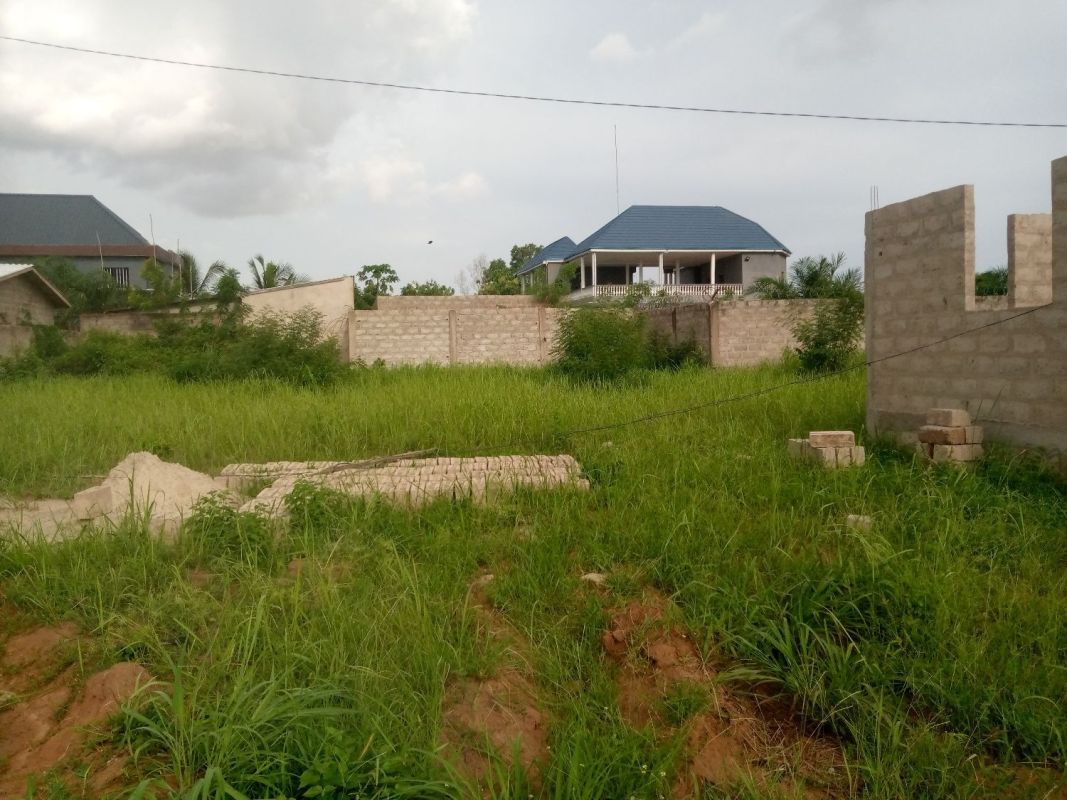 A vendre demi lot, zanguera , Terrain à vendre Lomé, maritime Togo