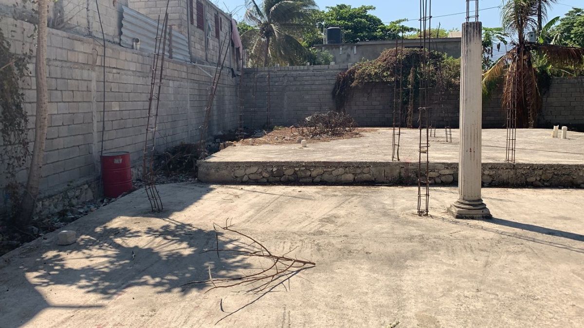 1 406 mètres carrés ou 10,9 centièmes, terrain plat, propre, prêt à