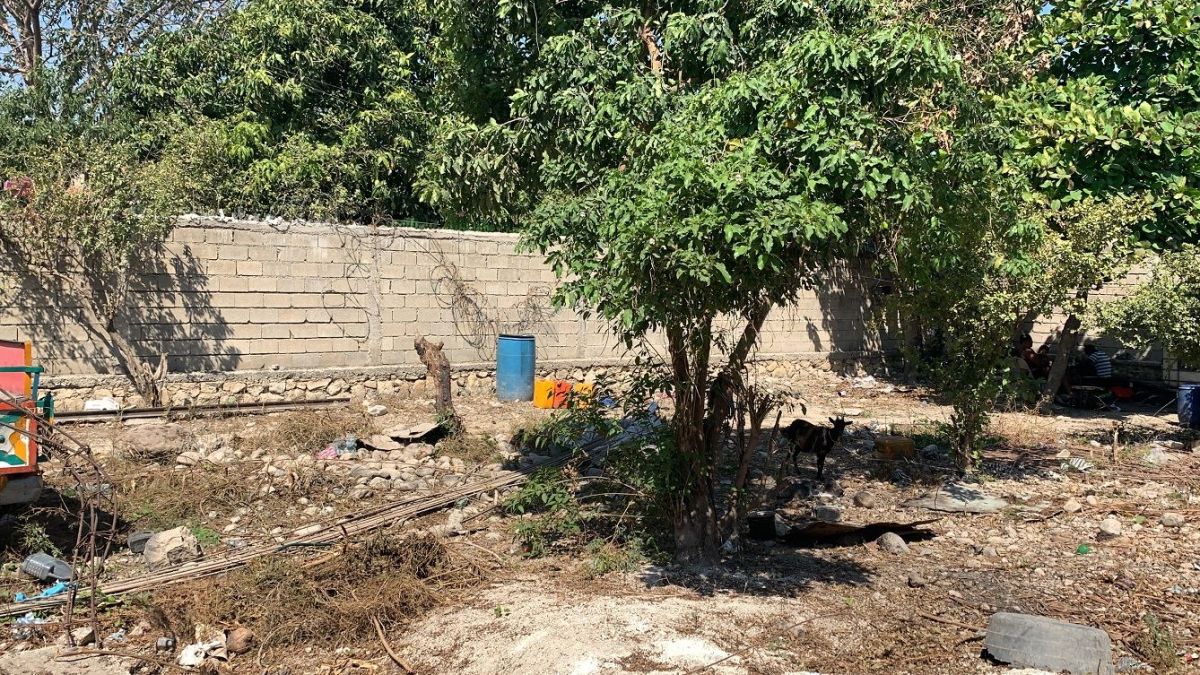 1 406 mètres carrés ou 10,9 centièmes, terrain plat, propre, prêt à