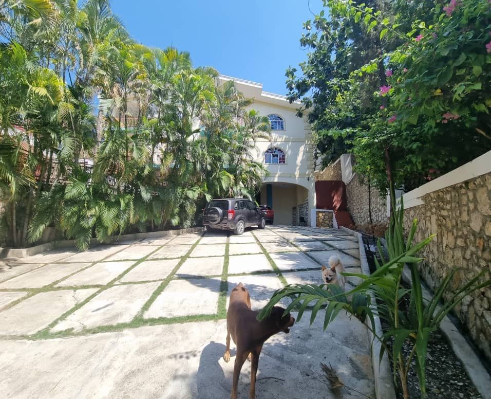 “stunning and secure home with pool and solar panels in haiti ', House