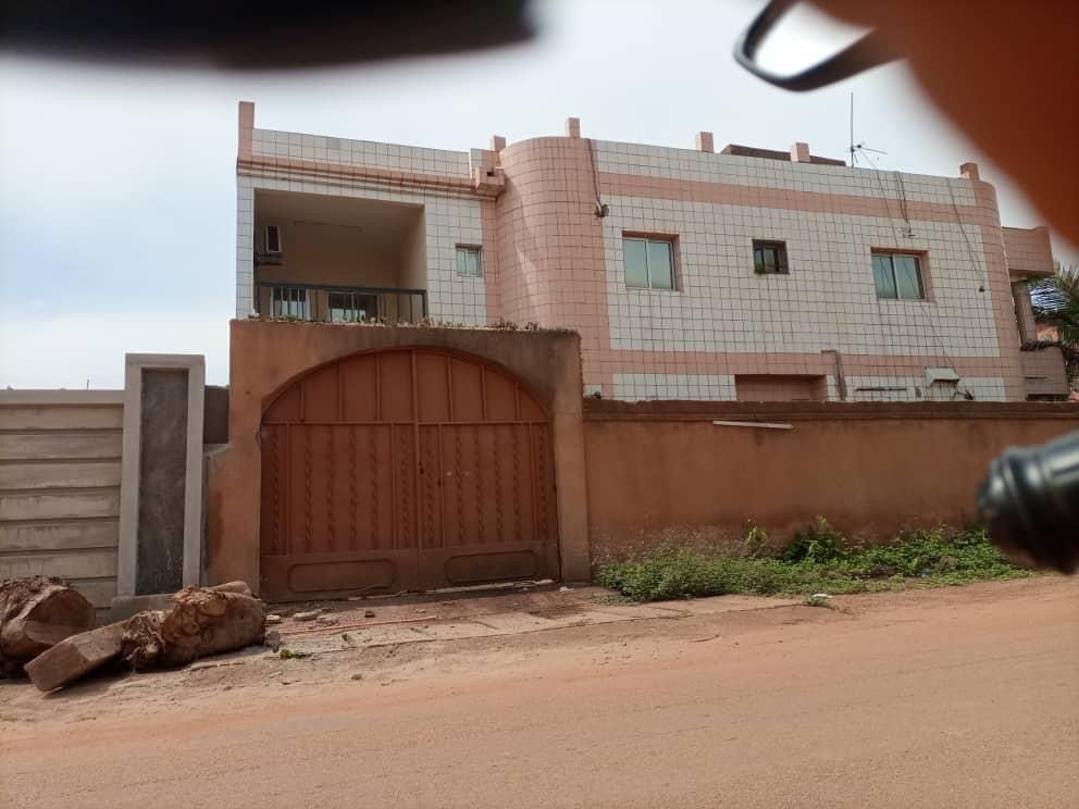 R+1 for sale in ouaga 2000 zone a, House for sale in Ouagadougou