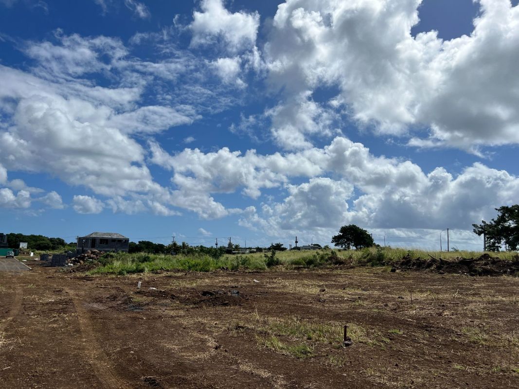 a vendre 2 portions de terrain pereybere mur 5.1 m pour une portion, Terrain à vendre Ile