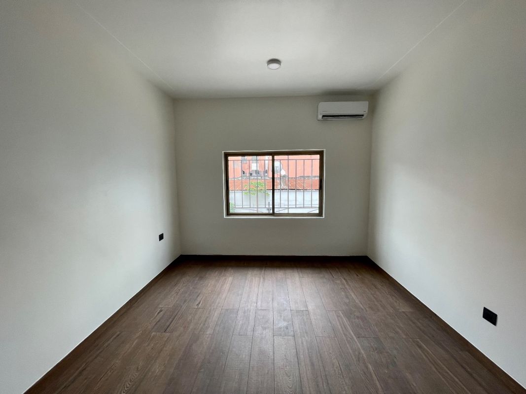 Rental new 2 bedroom apartments on kinshasagombe, Flat for rent in