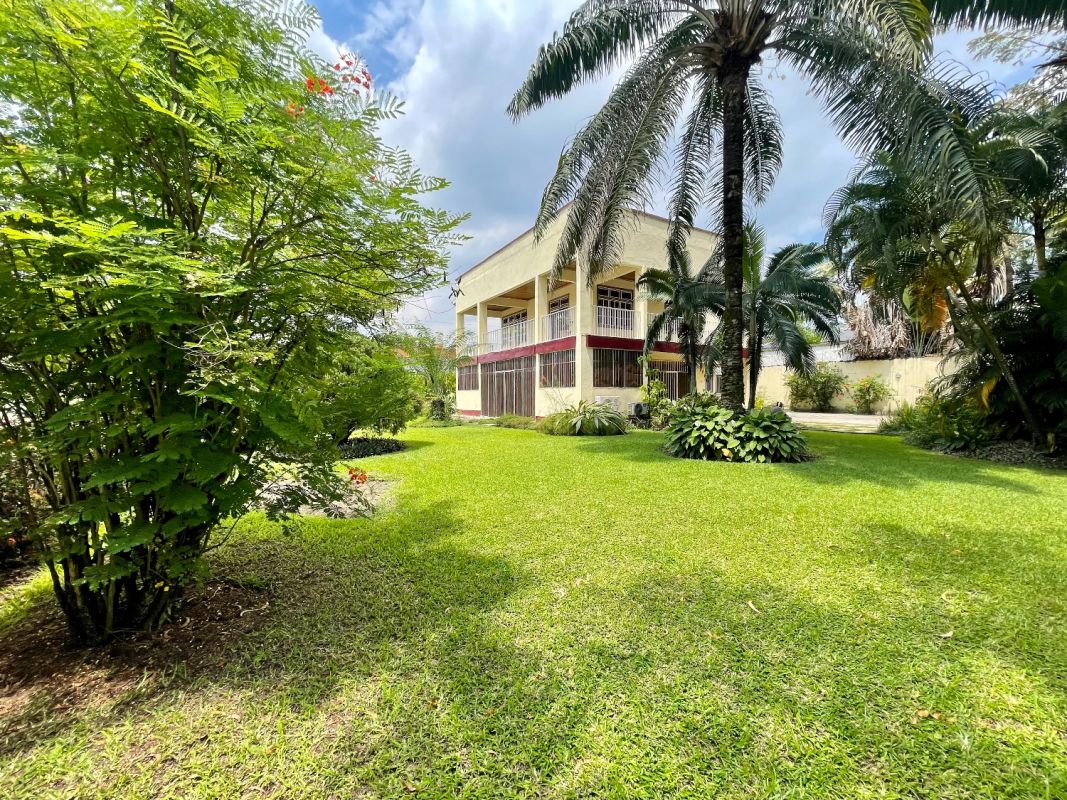 Rental magnificent villa with a 3bedroom r+1 building in kinshasa