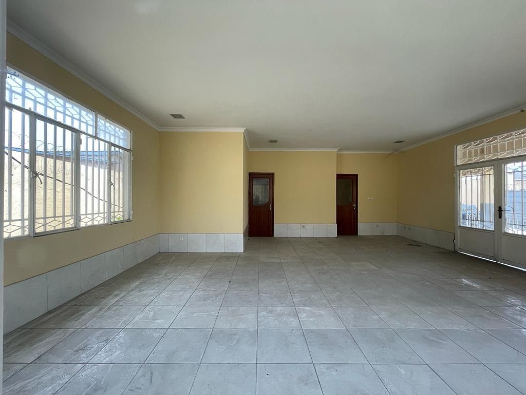 Sale property of 711m² with large lower 3 bedroom house in kinshasa