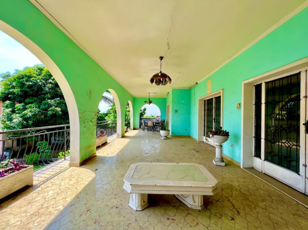 Vente propriété de 1421m² dotée d'une villa d'époque a rénover sur