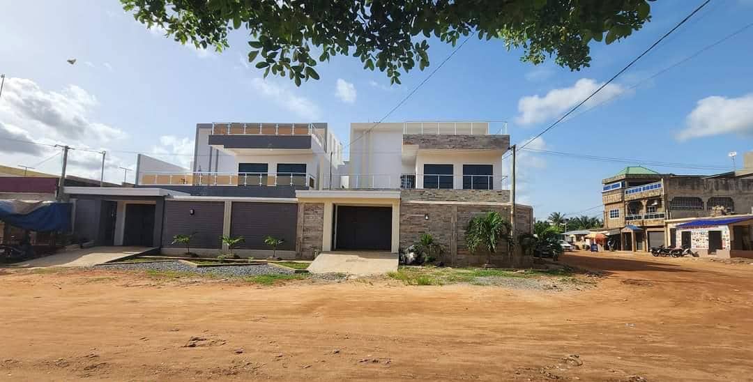 Sale of 3 new construction villas in togo 2000 (attiegou), House for sale Lomã©, maritime