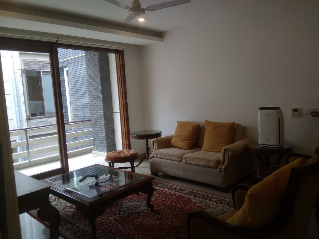 Modern & superspacious 4 bedroom 3rd floor with terrace available for