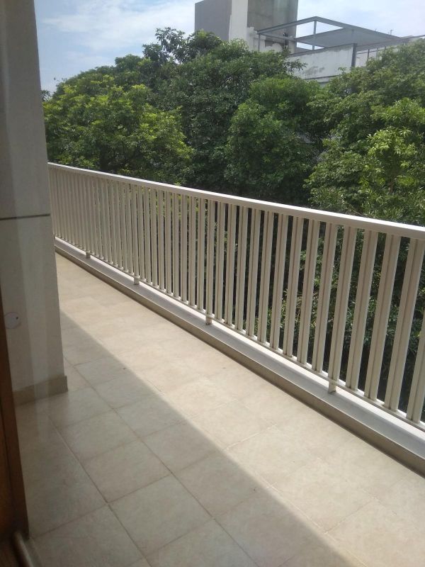 Modern & superspacious 4 bedroom 3rd floor with terrace available for