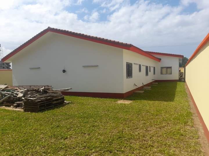 à vendre villa basse 6 pièces + piscine + grand jardin bassam côte d