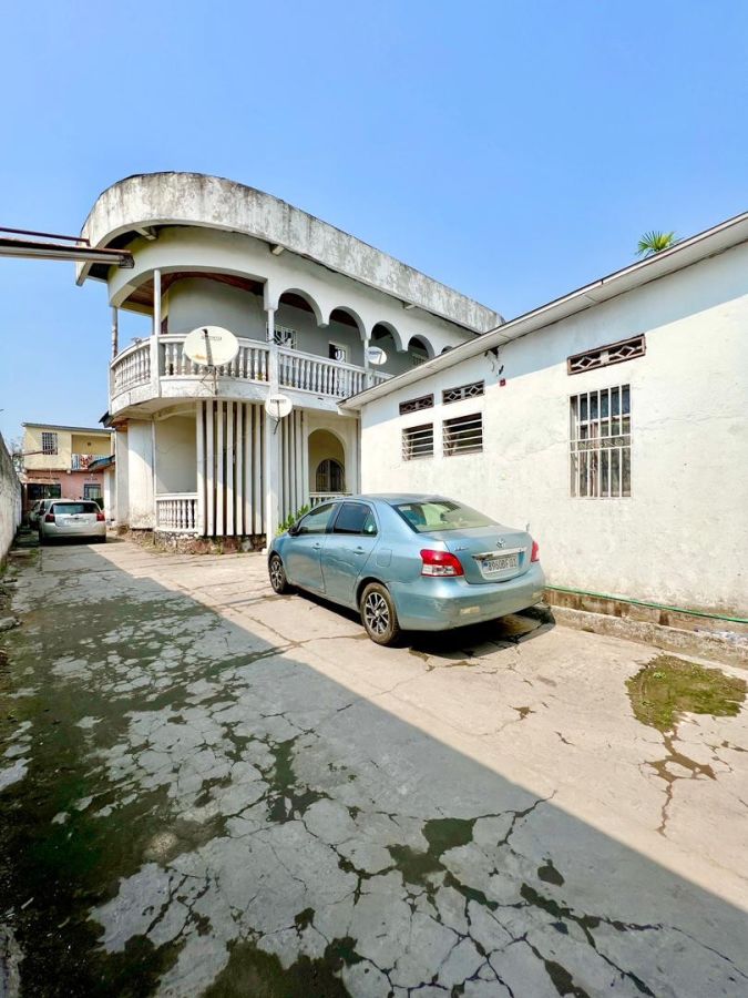 Sale beautiful villa 680m² with 5 bedroom building to renovate, House