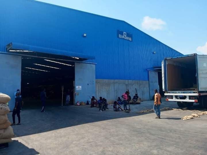 À vendre 1 hectare Entrepôt + cour bassam côte d'ivoire 