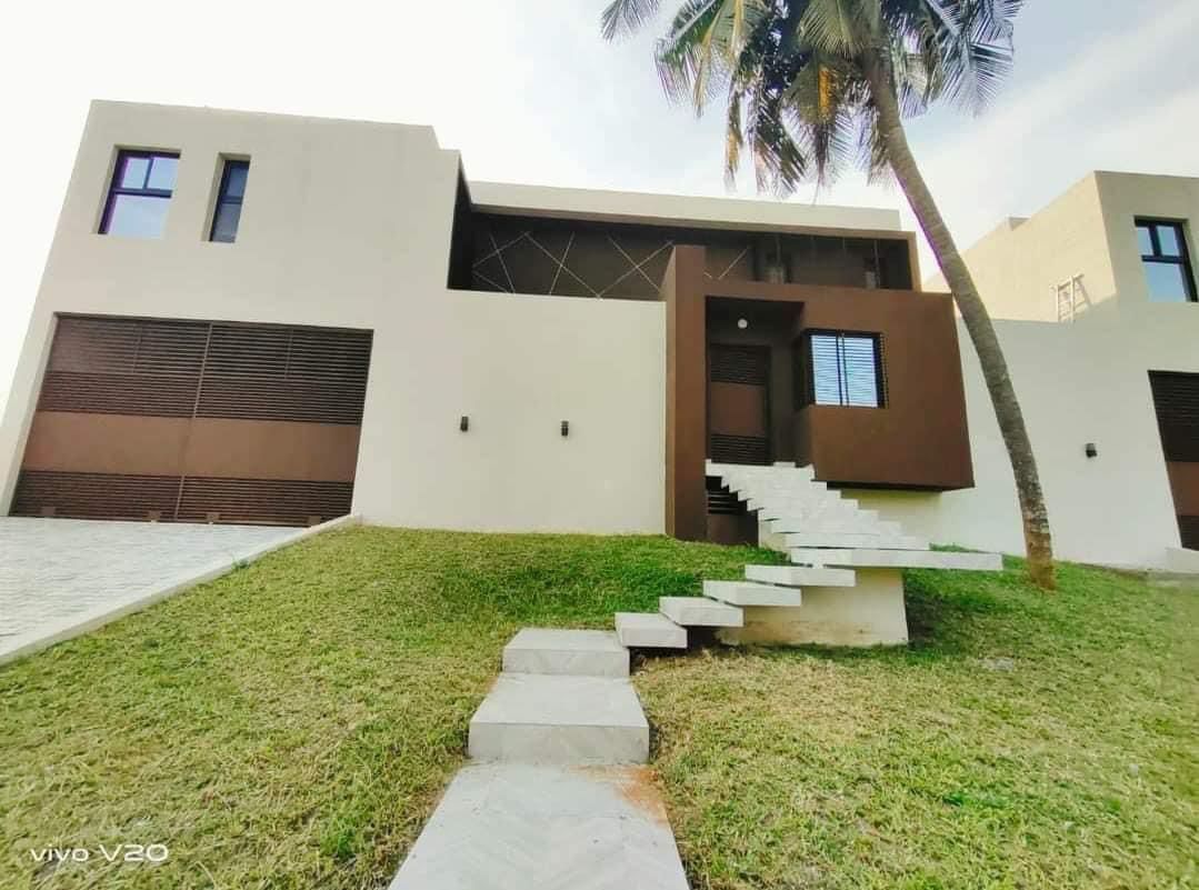 Sale of a 06room duplex in cocody riviera 2 to 2 minutes from north