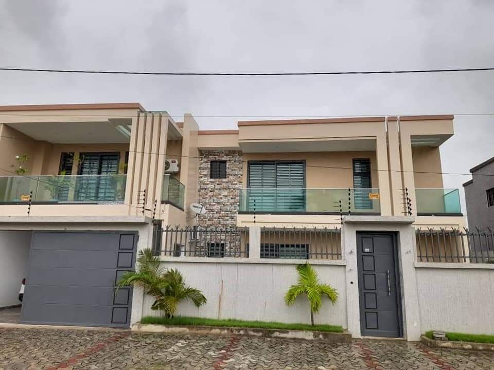 Sale of a new 6room duplex house with modern architecture and good finishes, House for sale