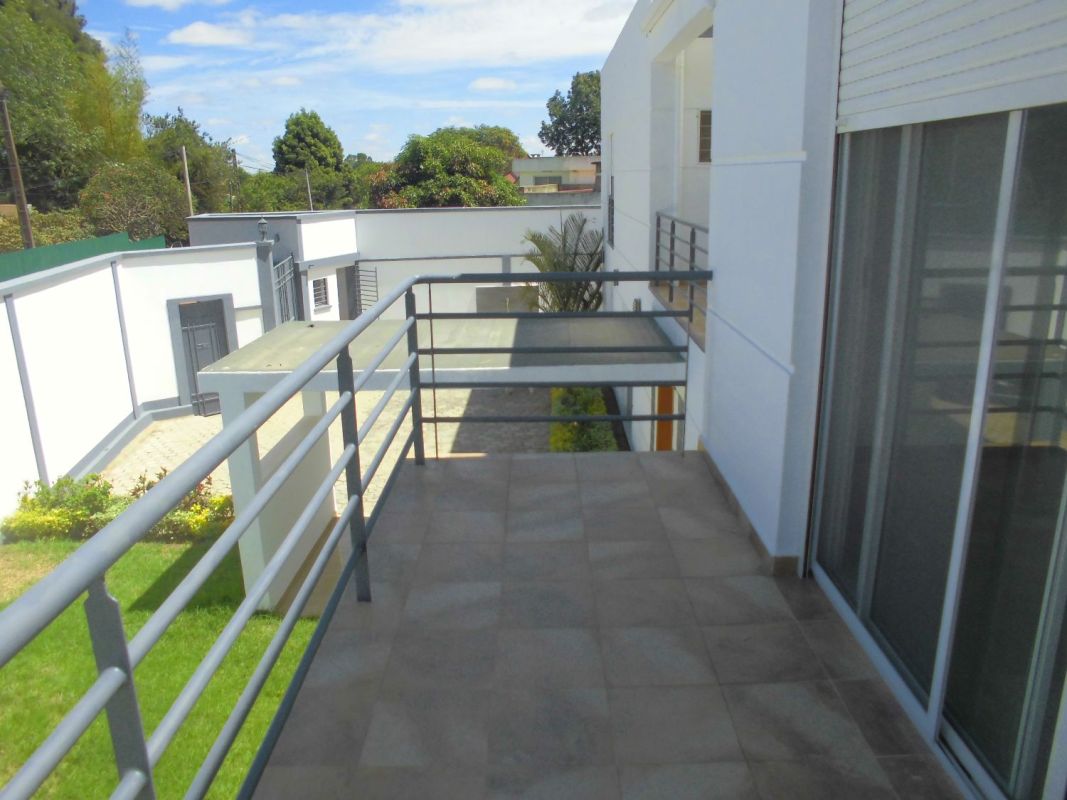 Ivandry large villa t7 with garden in a quiet area with dead end ref