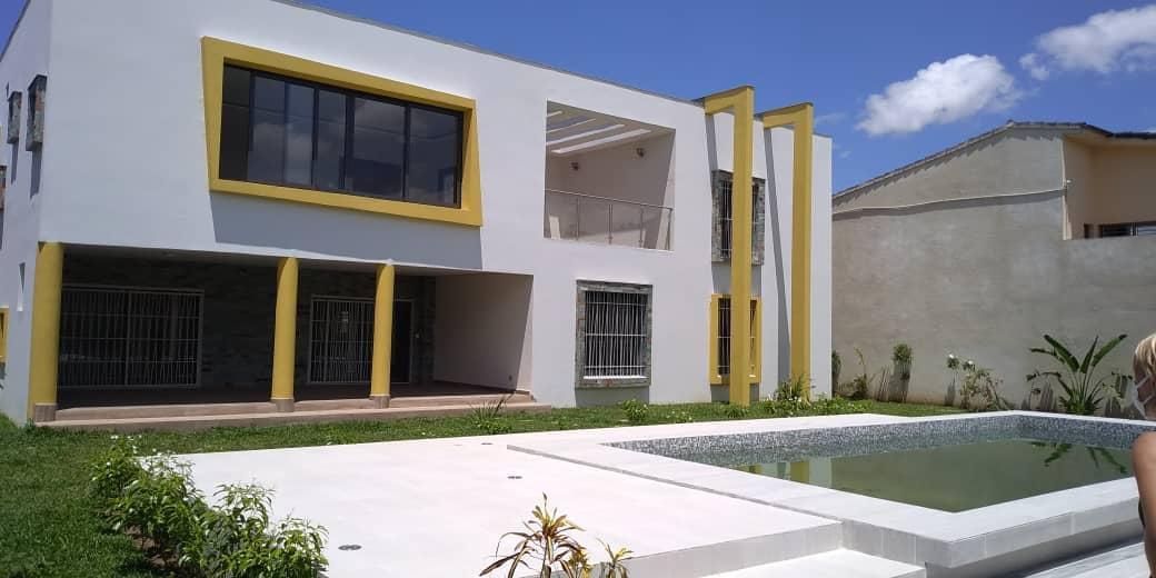 9room duplex villa with swimming pool and large garden for rent in