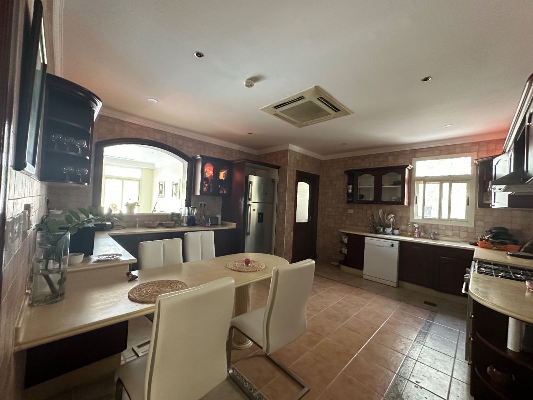 Best compound in doha, amazing room, west bay lagoon , Room for rent in