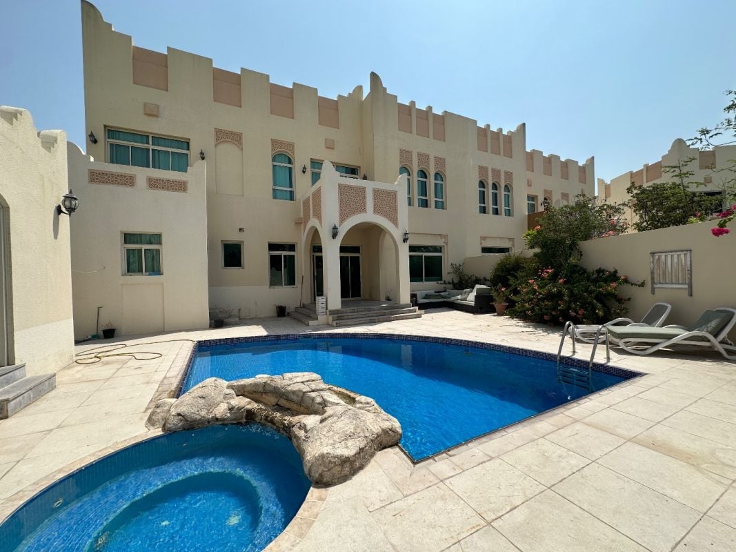 Best compound in doha, amazing room, west bay lagoon , Room for rent in